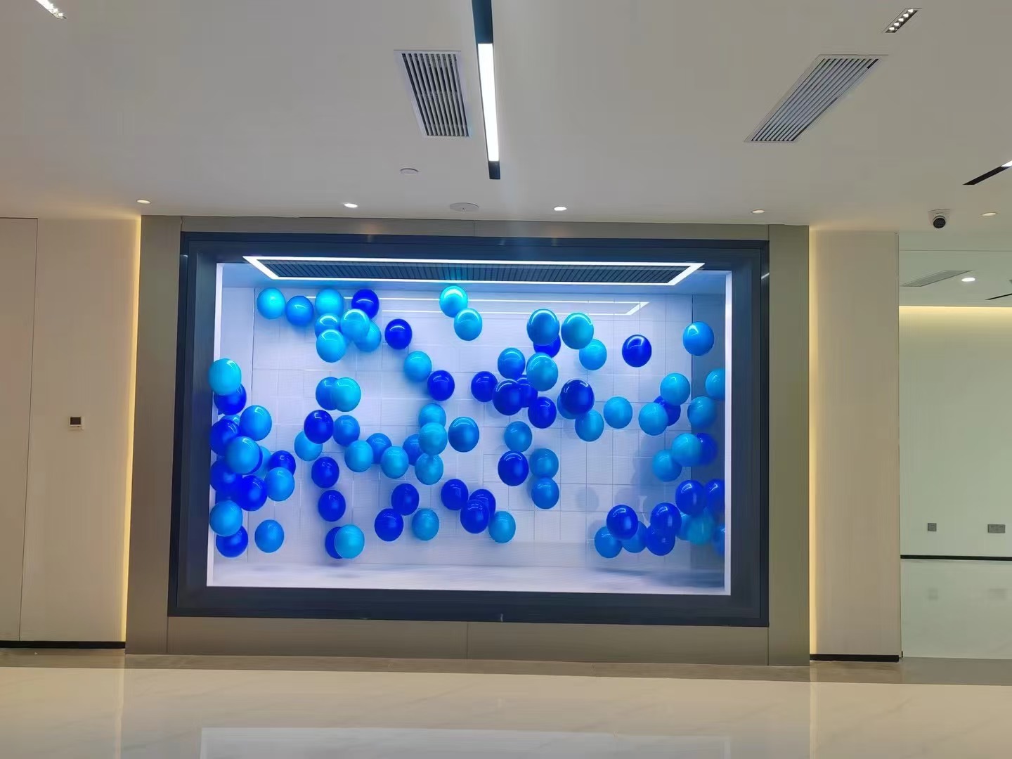 How to determine the optimal viewing distance for an LED display screen?