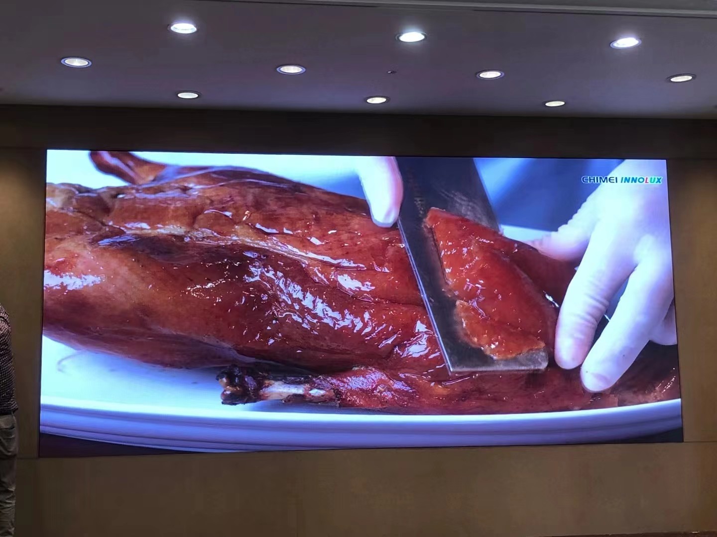 Fine pith indoor  COB P0.935 led display 600mm by337.5mm cabinet installation in Korea